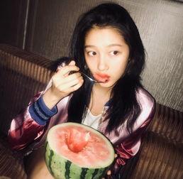 蓝头发吃瓜,揭秘神秘“吃瓜”现象背后的故事